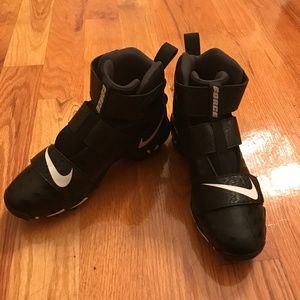 Nike Force Savage Shark 2 Youth Football Cleats